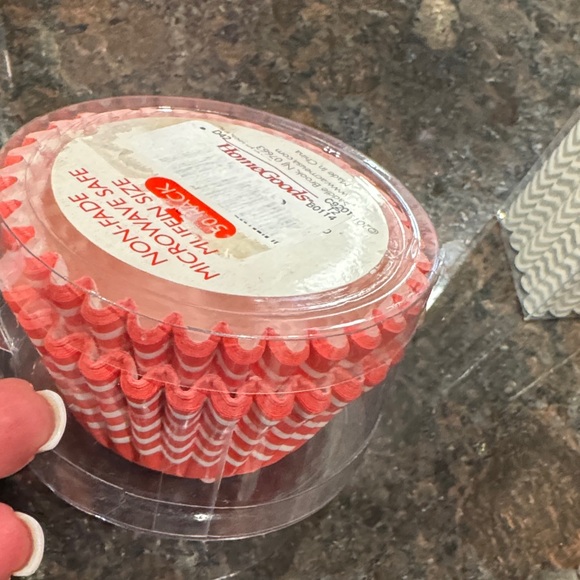 Cupcake Deco-Set - Festive Red and Green-Paper Straws- Paper Baking Cups - Picture 5 of 7